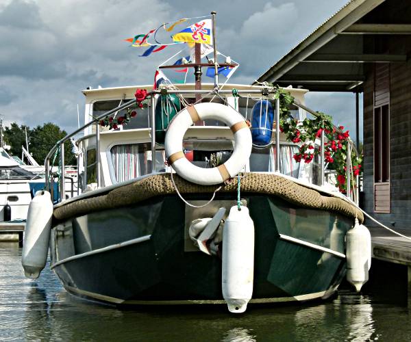 Boot Prima, zur Taufe geschmückt